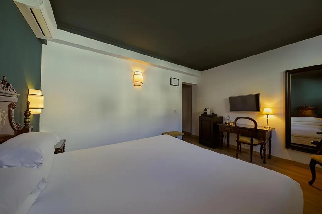 Basic tweepersoonskamer - 1 of 2 bedden — Hotel Born