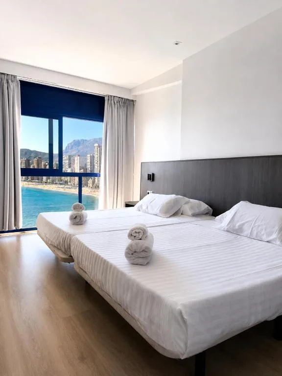 Quarto Duplo Deluxe com vista para o mar - 2 camas — Hotel Bossh Lido
