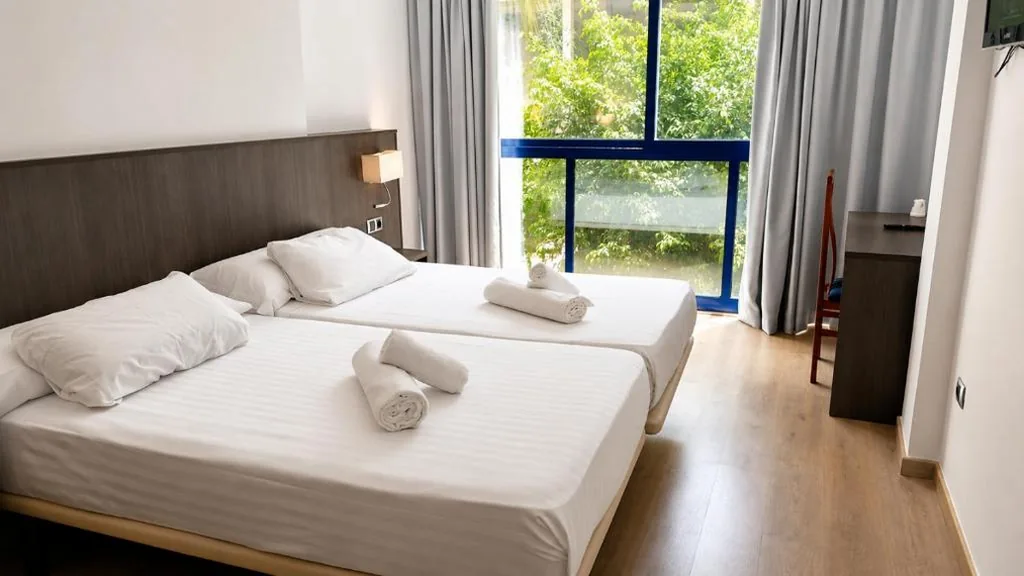 Quarto Duplo Pequeno - 2 camas — Hotel Bossh Lido