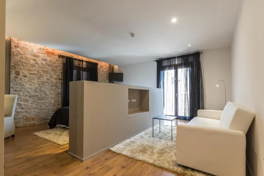 Suite met balkon — Hotel Boutique Abadia del Maestrat