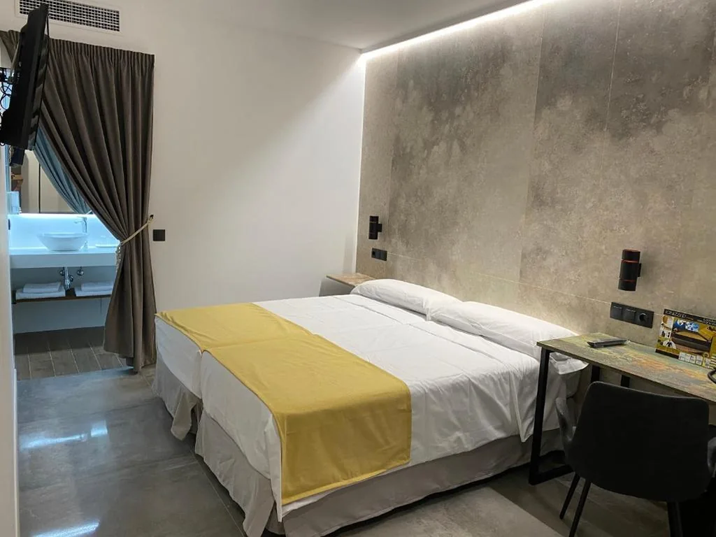 Deluxe Doppelzimmer mit 1 oder 2 Betten — HOTEL Boutique ÁNGEL