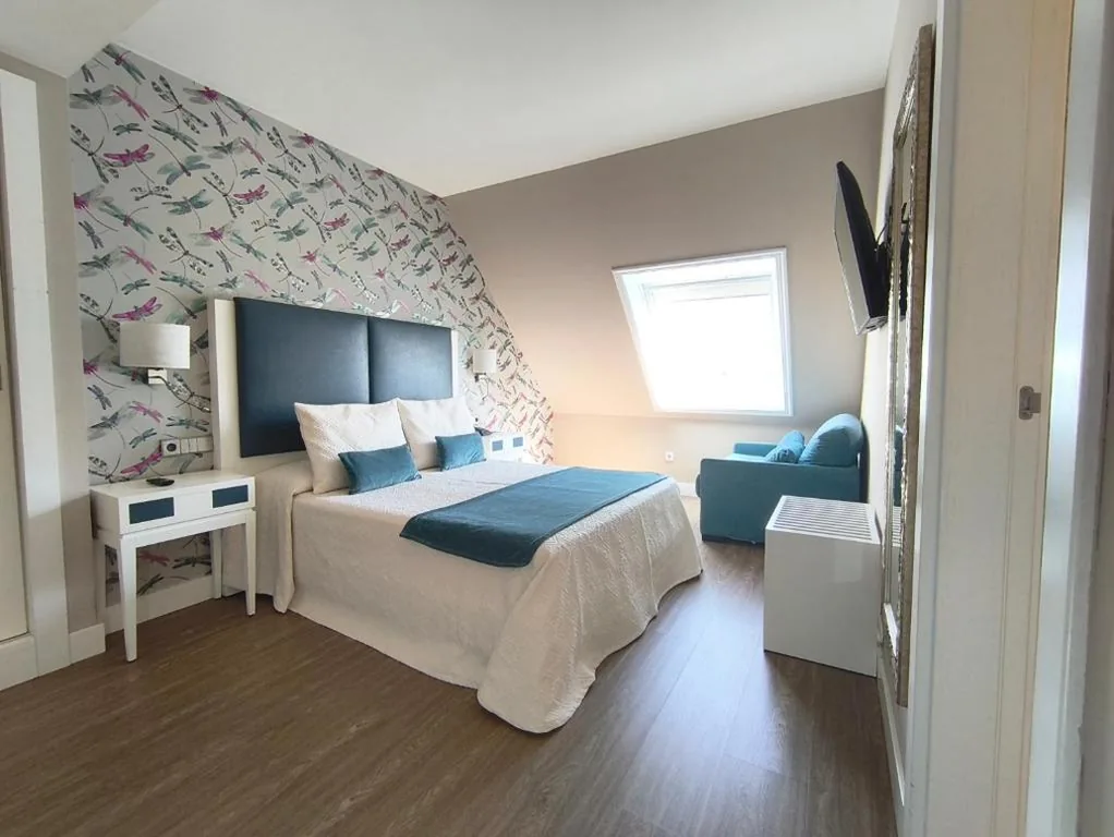 Habitación Doble Superior con vistas a la ciudad - 1 o 2 camas — Hotel Boutique Aquaria Caneliñas