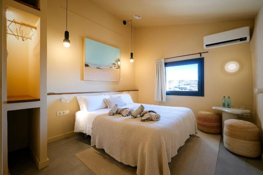 Habitación Doble con vistas al jardín — Hotel Boutique CaLagneta - Art i Vi