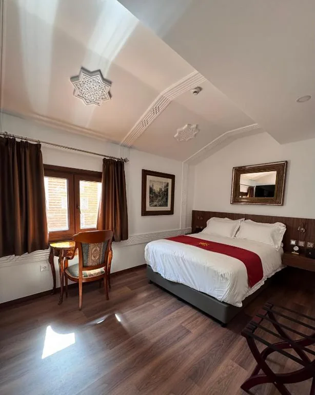 Deluxe Room (2 Adults + 1 Child) — Hotel Boutique Casón De Los López