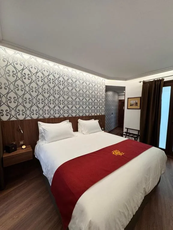 Deluxe Double Room with Balcony — Hotel Boutique Casón De Los López