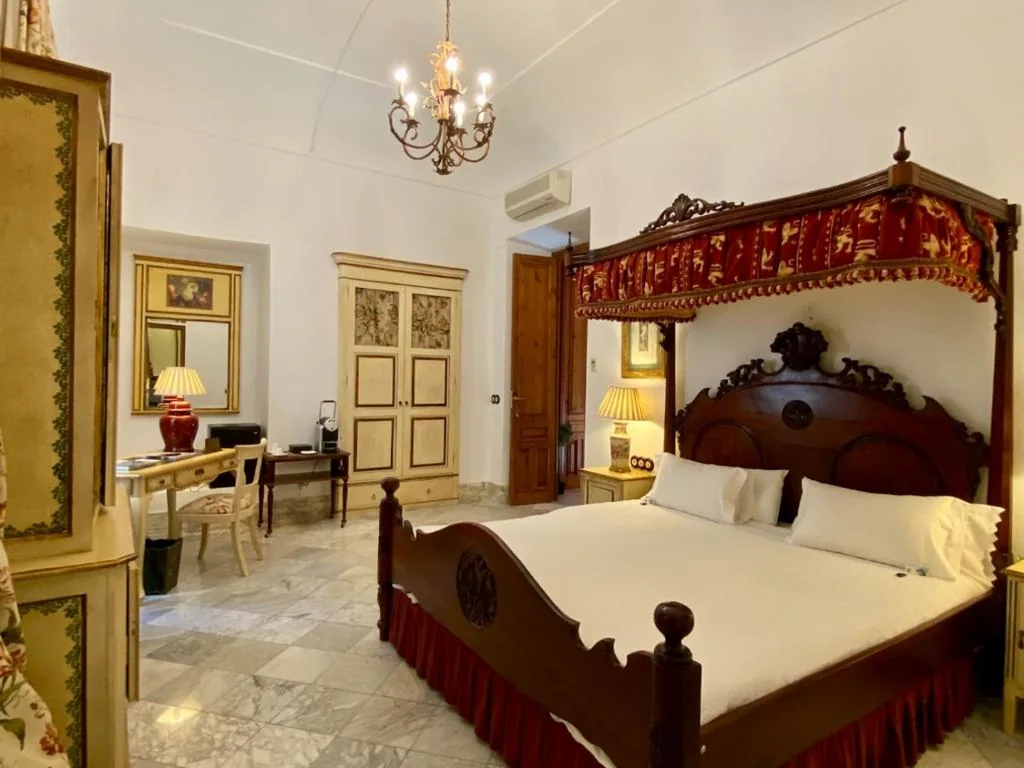 Deluxe Suite with Extra-Large Double Bed — Hotel Boutique Conde de la Corte