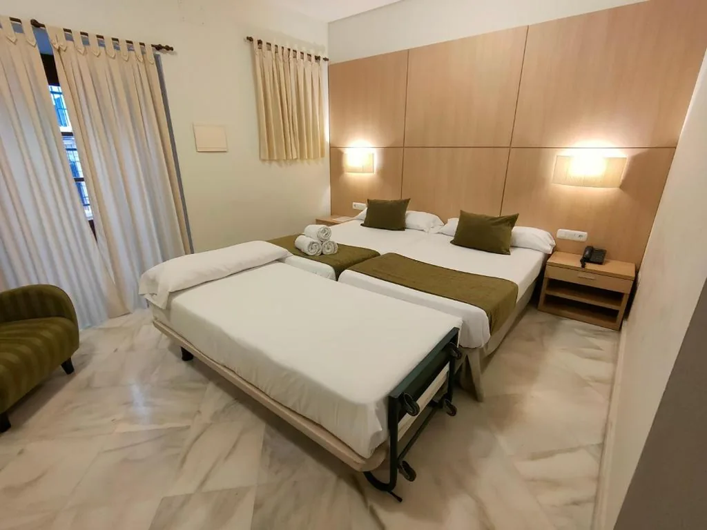 Quarto Duplo com cama extra - 2 camas — Hotel Boutique Convento Cádiz