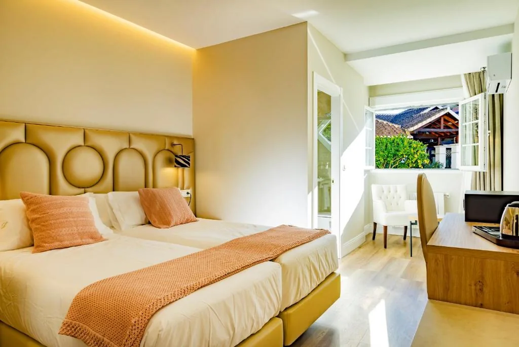 Habitación Doble con vistas al jardín - 2 camas — Hotel Boutique Cortijo Landete - SOLO ADULTOS