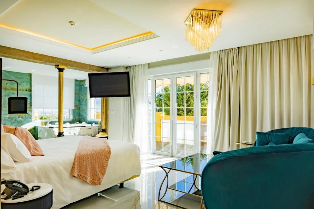Suite Junior con terraza — Hotel Boutique Cortijo Landete - SOLO ADULTOS