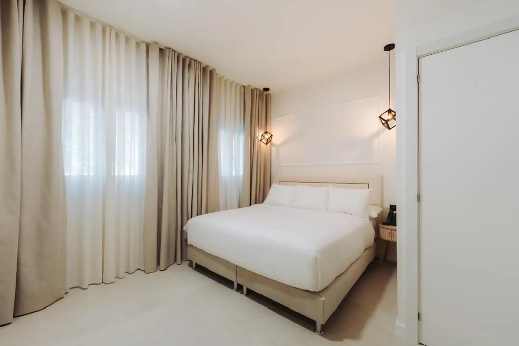 Chambre Deluxe avec très grand lit double — Hotel Boutique Crisal