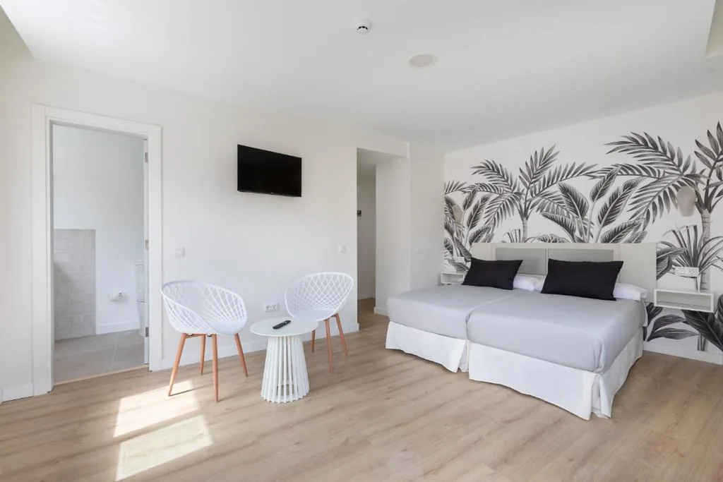 Triple Room with Balcony — Hotel Boutique HC Maga