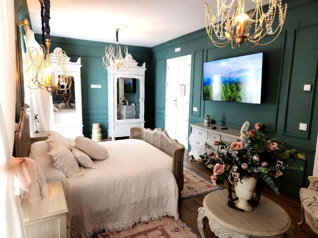 Junior Suite met uitzicht op het zwembad — Hotel Boutique iulia 5 Estrellas