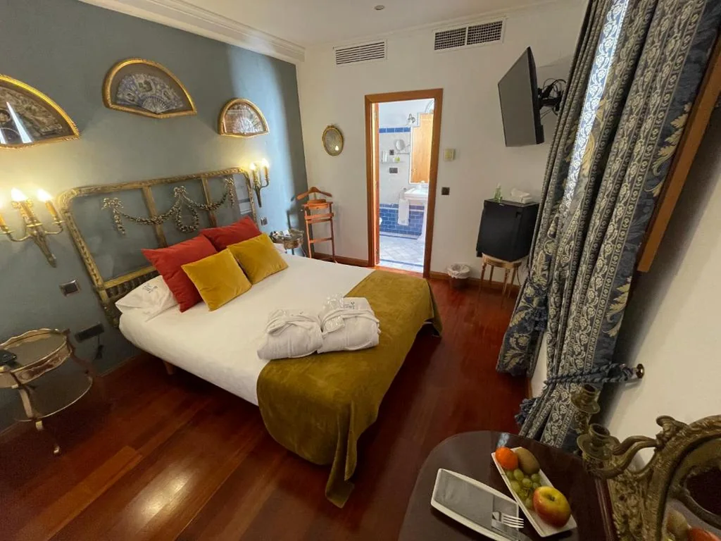 Habitación Deluxe - 1 cama grande — Hotel Boutique La Llave de la Judería