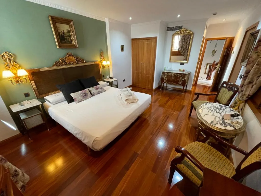 Suite Junior con terraza — Hotel Boutique La Llave de la Judería