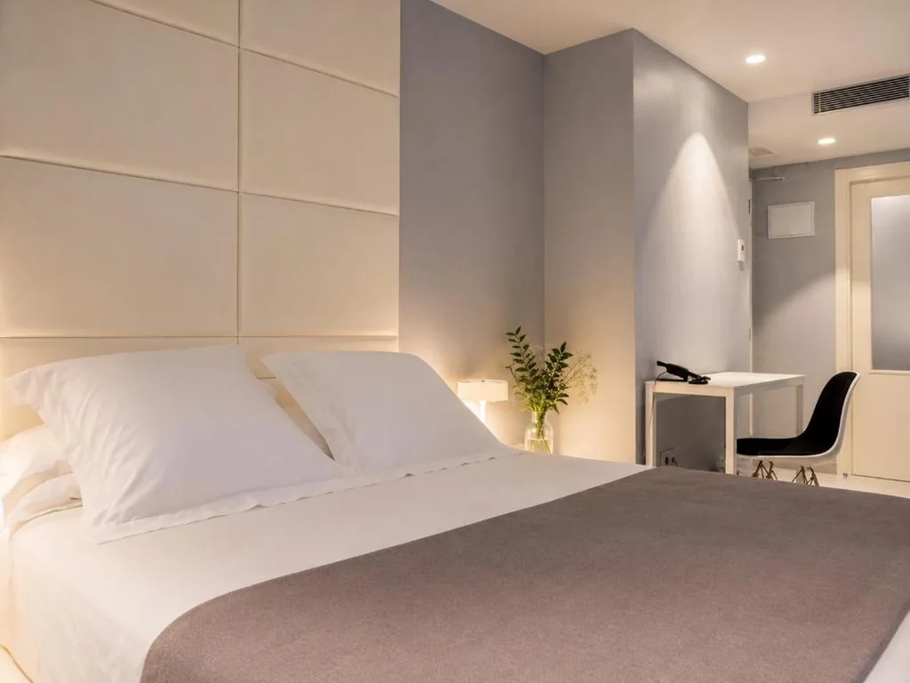 Doppelzimmer mit Burgblick — Hotel Boutique La Mar - Adults Only