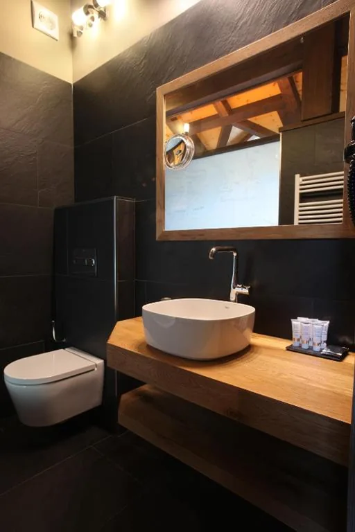 Chambre Double avec baignoire spa — Hotel Boutique La Neu