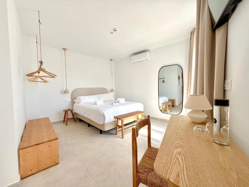 Premium Deluxe Double Room with Views — Hotel Boutique Máram - Adults Recommended