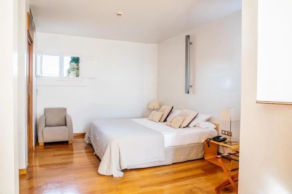 Suite Junior Modernista — Hotel Boutique Mas Passamaner
