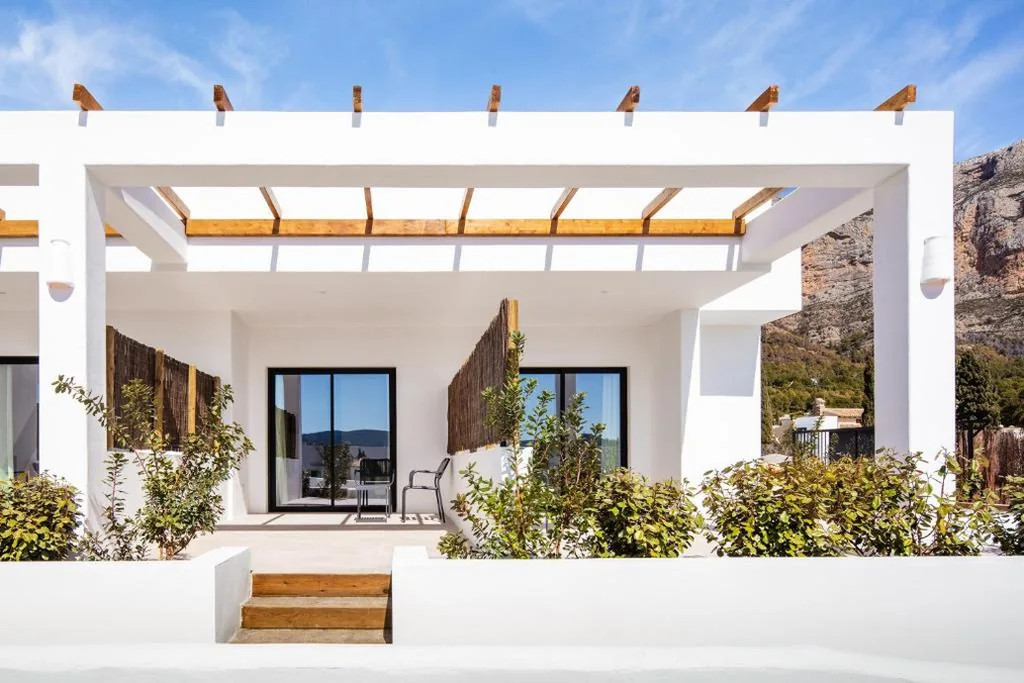 Habitación Deluxe con vistas a la piscina — Hotel Boutique Mi AlmaZara
