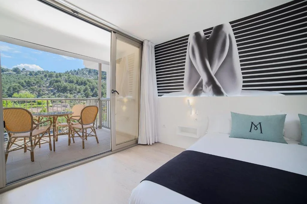Deluxe suite met terras en uitzicht op de bergen — Hotel Boutique Minister 4Sup