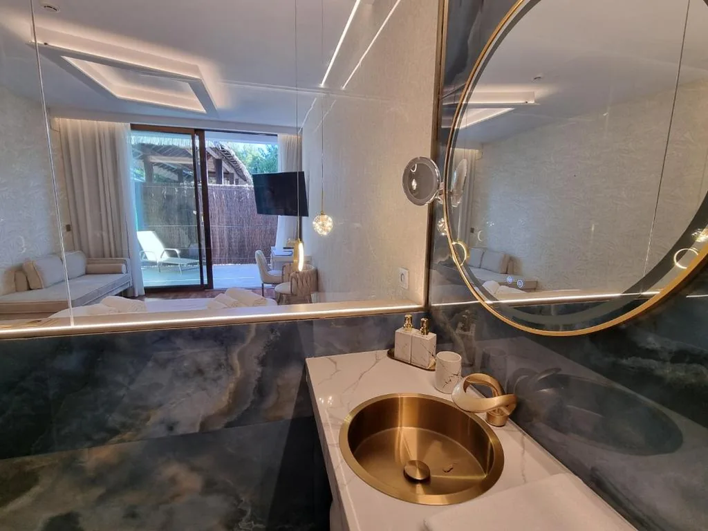 Habitación Doble Deluxe con vistas al jardín — Hotel Boutique Mirasierra