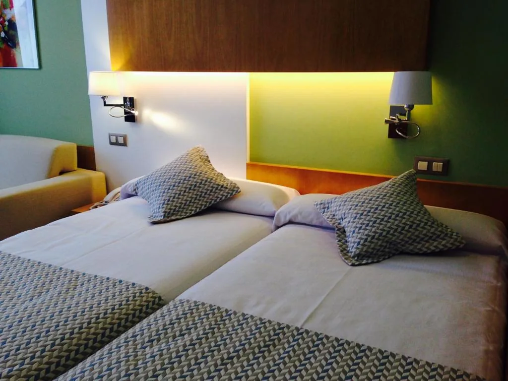 Habitación Doble Estándar con cama supletoria - 1 o 2 camas — Hotel Boutique Museo Burgos