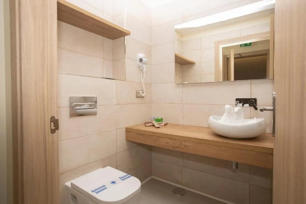 Camera doppia con vasca idromassaggio — Hotel Boutique O Náutico Laxe
