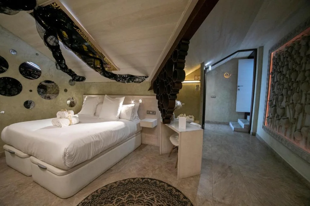 Hypnos Junior Suite — Hotel Boutique Patio del Posadero
