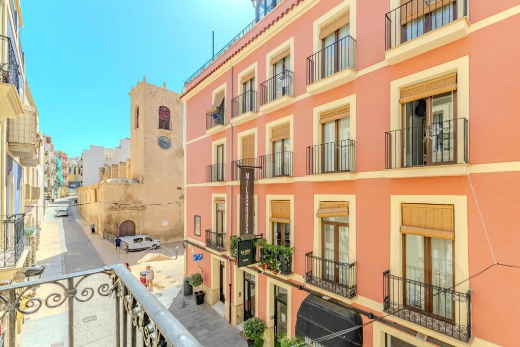 Suite Junior con balcón — Hotel Boutique Porta Ferrisa