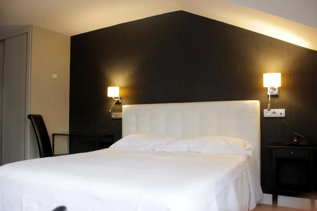 Quarto Quádruplo Conforto — Hotel Boutique Rosal Oviedo