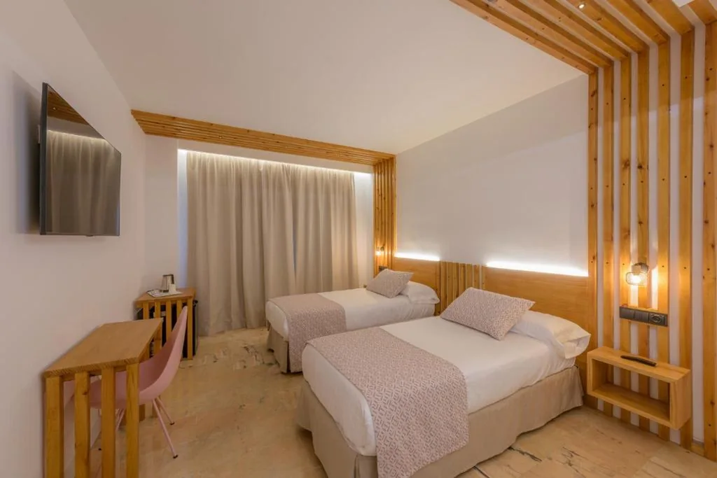 Habitación Doble con baño privado — Hotel Boutique Sibarys - Adults Recommended