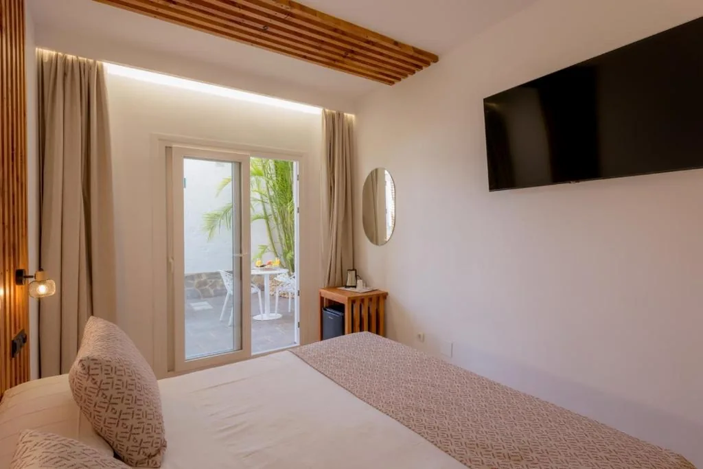 Habitación Doble con patio — Hotel Boutique Sibarys - Adults Recommended