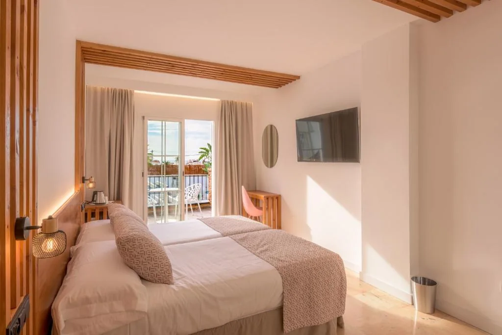 Habitación Doble Deluxe con balcón — Hotel Boutique Sibarys - Adults Recommended