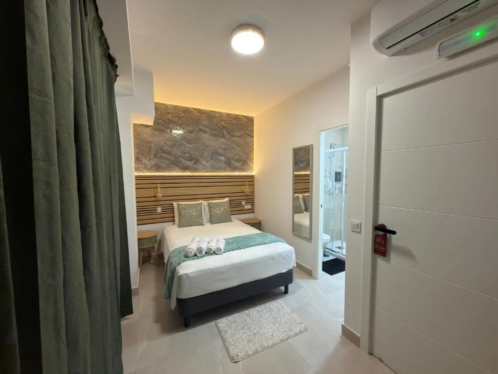 Habitación Doble con baño privado — Hotel Boutique Traveler 360