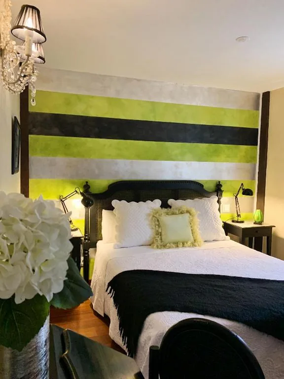 Tweepersoonskamer met uitzicht op de tuin — Hotel Boutique Valle de Oca