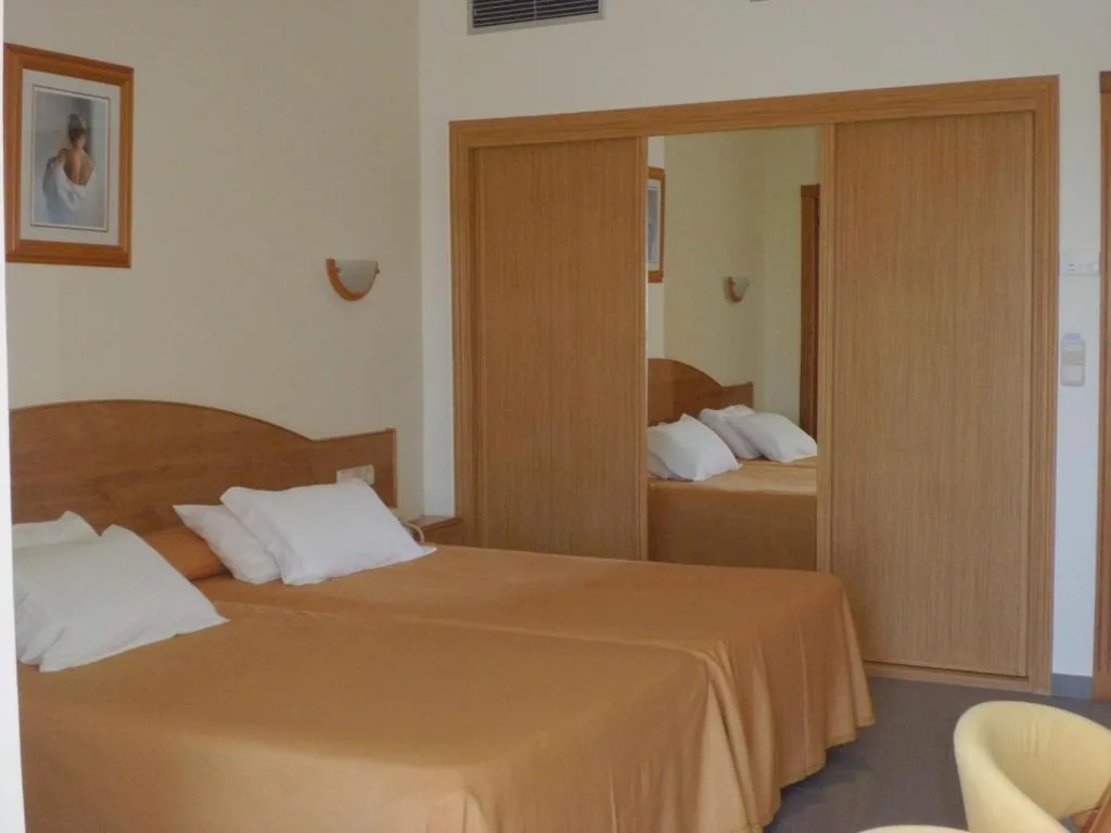 Chambre triple (3 adultes) — Hotel Brisa da Lanzada