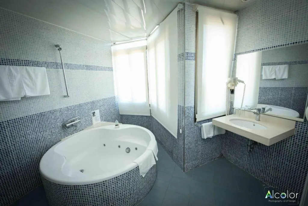 Deluxe Suite mit Whirlpool — Hotel Bruc