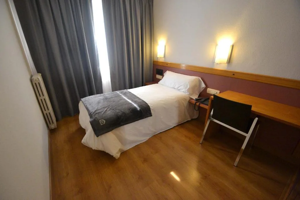 单人间 — Hotel Brujas De Irues