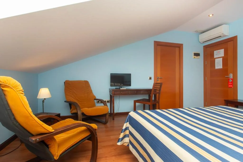 Tweepersoonskamer met bubbelbad — Hotel Bufon de Arenillas