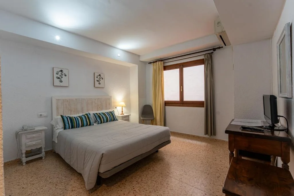 Interior Double Room — Hotel Buigues