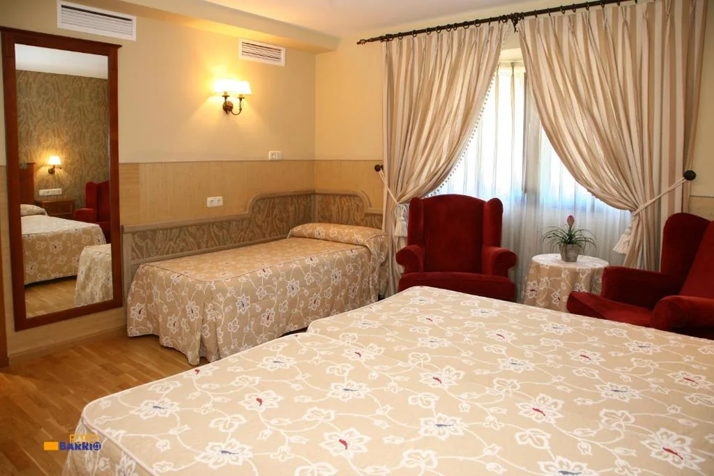 Habitación Familiar — Hotel Bujaruelo