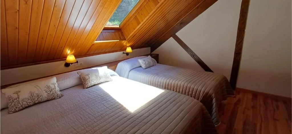 Chambre triple d’hôtel — Hotel, Bungalows y Camping Viu