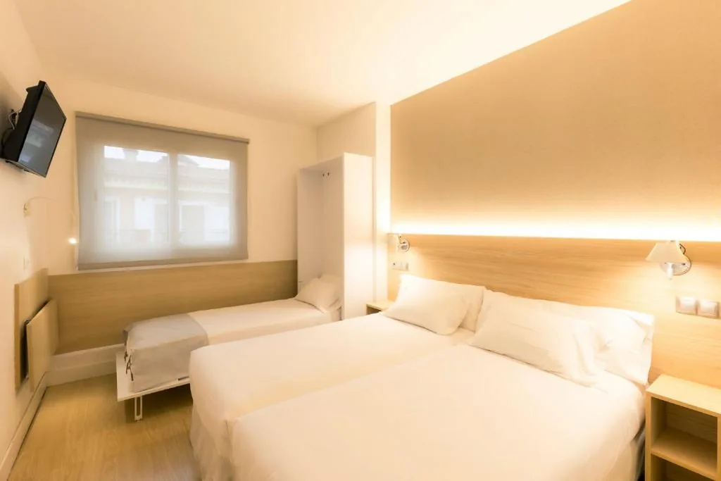 Camera Tripla - Senza servizio di pulizia giornaliero — Hotel Burlada