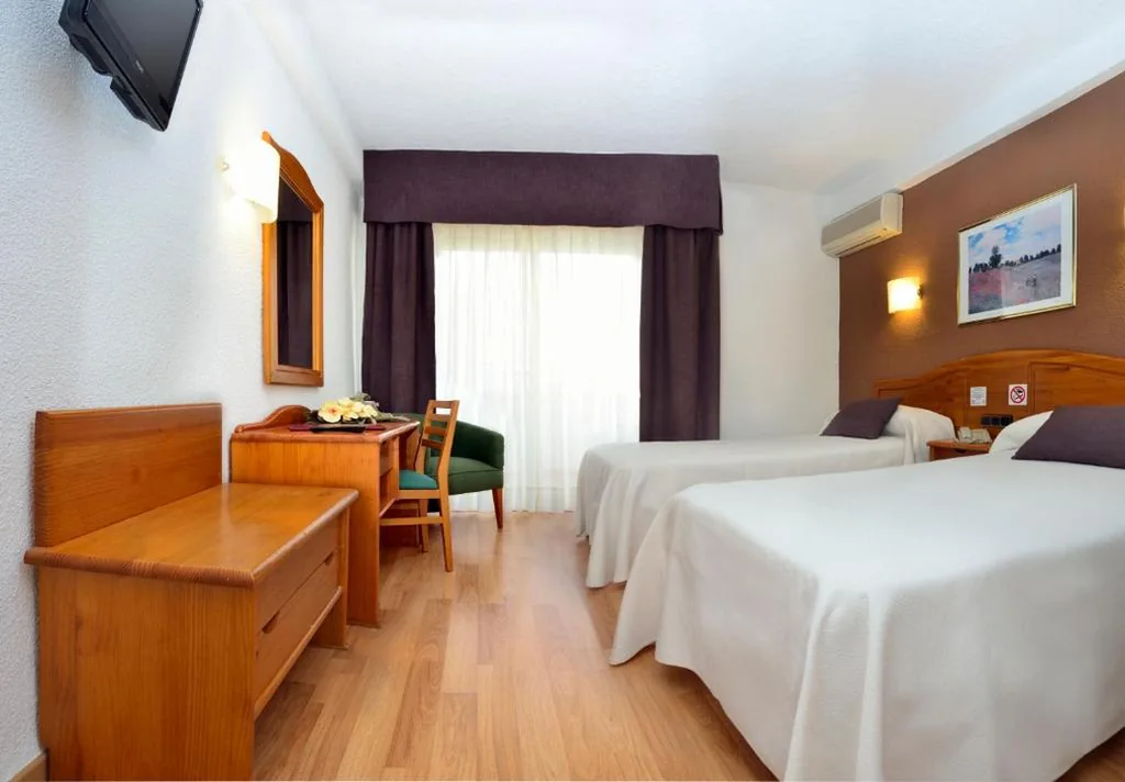 Camera Doppia con letto supplementare (1 adulto + 2 bambini) - 2 letti — Hotel Caballo de Oro