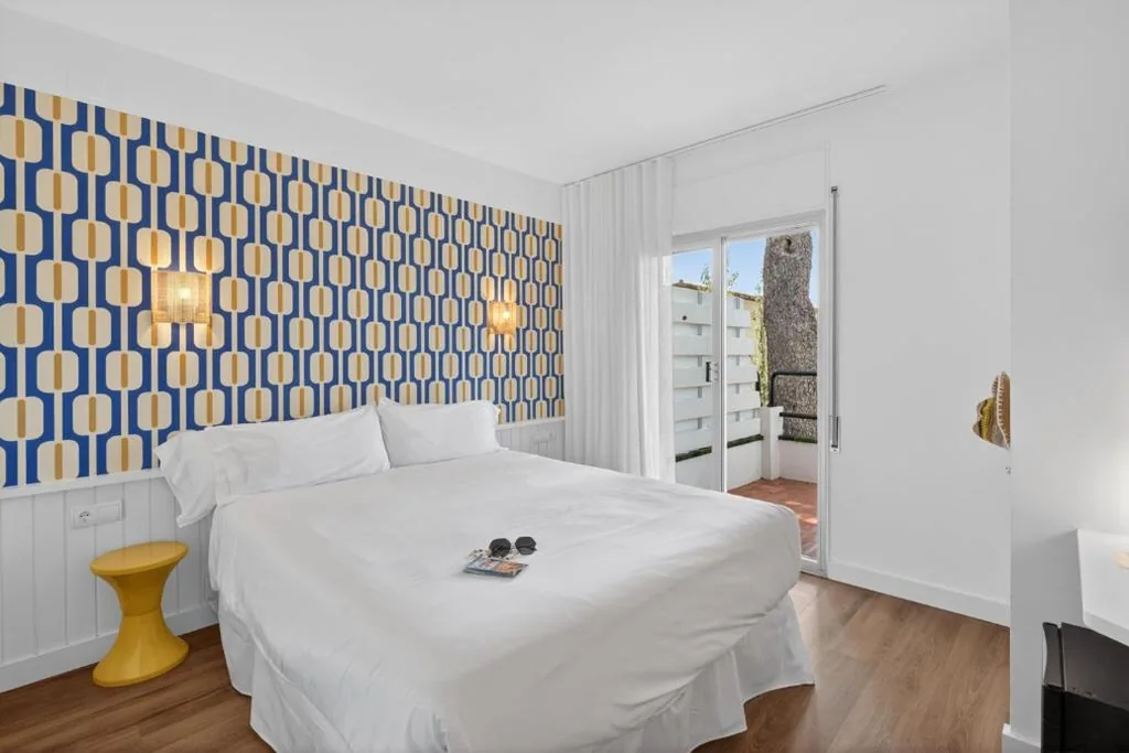 Habitación Doble con vistas al mar - 1 o 2 camas — Hotel Cadaqués1962 by Fimedhotels
