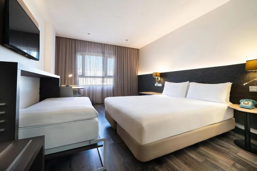 Habitación Triple — Hotel Cádiz Paseo del Mar, Affiliated by Meliá