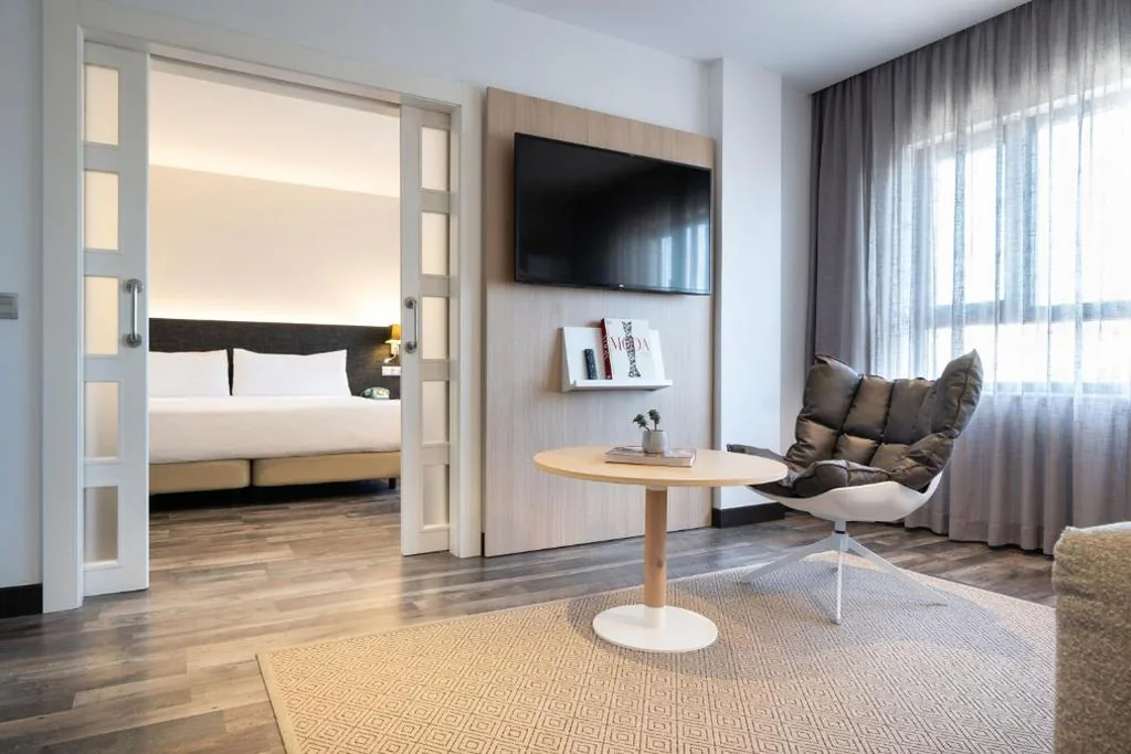 Suite Junior — Hotel Cádiz Paseo del Mar, Affiliated by Meliá