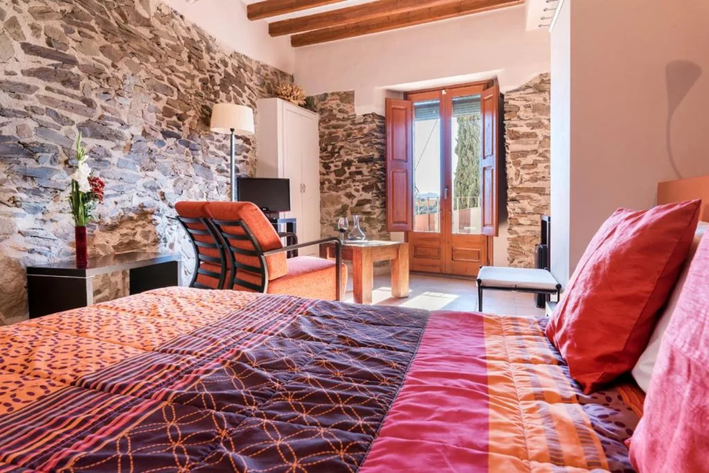 Quarto Duplo com varanda e vista para as vinhas — Hotel Cal Llop