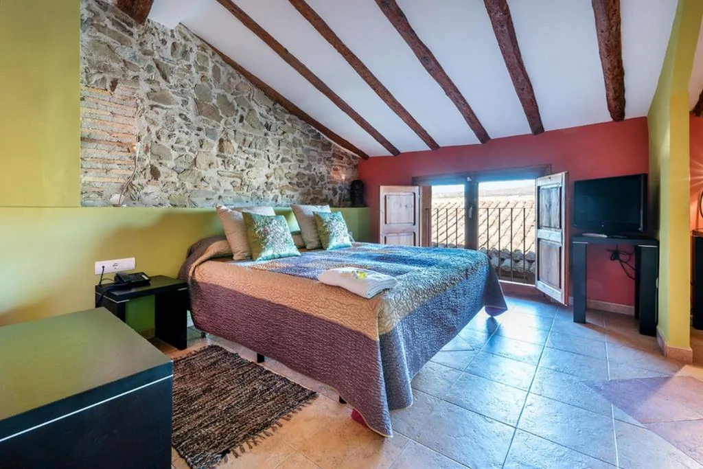 Suite com vista para as vinhas e o parque natural — Hotel Cal Llop