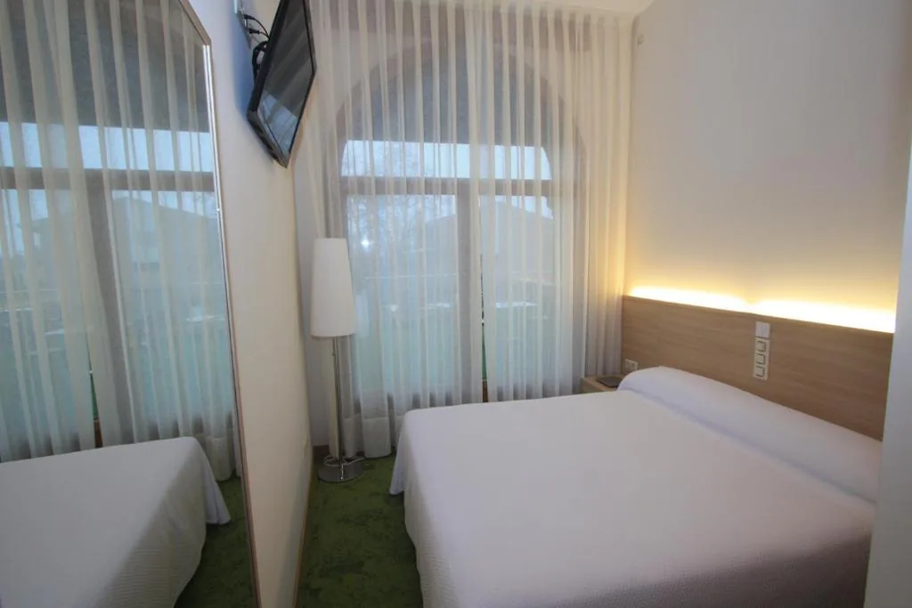 Eenpersoonskamer met balkon — Hotel Cal Piteu